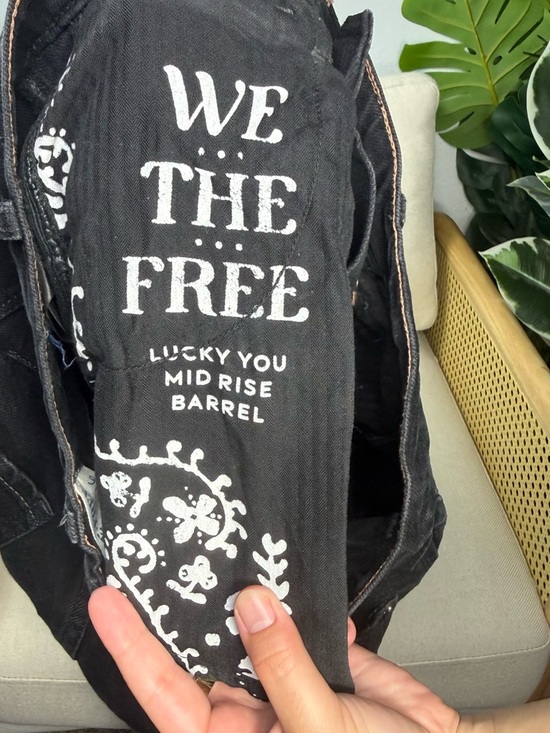 We The Free Lucky You Mid Rise Barrel Jeans Size 26 - Picture 8 of 10
